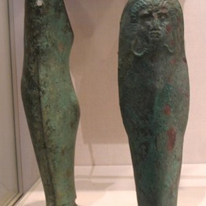 Бронзовые поножи, Южная италия (Apulian), 330 г. до н.э.