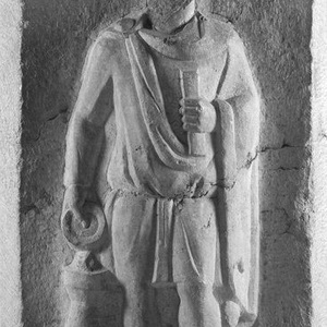 Funerary stele of Marcus Aurelius Neon of Legio II Traiana Fortis, wearing a cloak. Brussels; inv. A.2246. 222–235 CE.