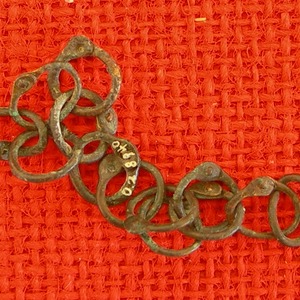 Several riveted hamata rings. Cortesia Römisch-Germanisches Zentralmuseum - Mainz-D. 1st century AD