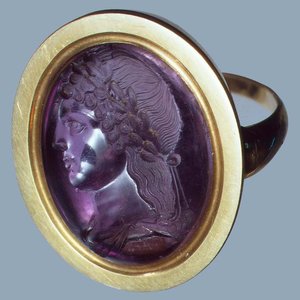 Roman gold ring with amethyst. The Hermitage Museum,St. Petersburg. 1st century BC