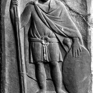 Image of Aurelius Sabius auxilarius with clipeus,from legio II Traiana fortis. Alexandria,inv. No. 252. 222-250 A.D.