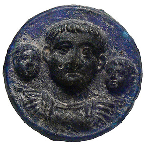 Glass portrait disc identified as Drusus the Younger with his sons. Römisch-Germanisches Museum, Cologne; first century CE. Portrait attribution is interpretative.