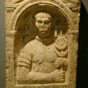 Надгробие сигнифера Tiberius Julius Pancuius. Clemens-Sels-Museum, Neuss. 20-50 года н.э.