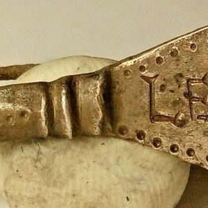 Фибула Десятого Легиона. Серебро. Частная коллекция. Длинна - 31мм, ширина - 11 мм, вес 5г. Конец 1-го века до н.э.