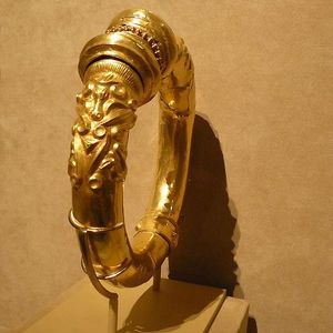 Gold torc. Metropolitan Museum of Art, New York; 500–300 BCE.