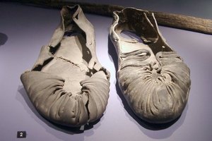 Кожаная обувь из собрания Национального музея древностей, Лейден, Нидерланды. Без каталожного номера точная датировка не уточняется.