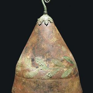 Pilos helmet. Exhibition catalogue of André Emmerich Gallery and Münzen und Medaillen. Fourth century BCE.