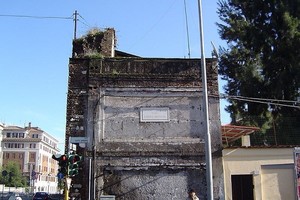 Сохранившаяся стена Castra praetoria. Рим. Италия.