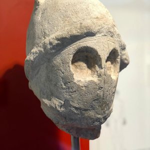Скульптурный портрет римского гладиатора; с лицом, I век н.э., музей римского театра в Вероне