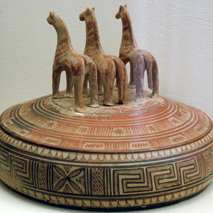 Piccida in the geometric style of the XI-IX centuries BC Archaeological Museum of Ceramics. Athens