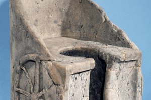 Мраморное сидения в виде колесницы для латрины из терм Каракаллы. Британский музей. 3-ий век н.э.