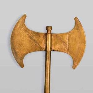 Лабрис — вотивный золотой топор из пещеры Аркалохори. 1650-1600 гг. до н.э.