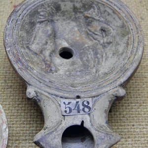 Лампа с гладиаторами. Musée gallo-romain de Fourvière, Lyon. 1-2 век н.э.