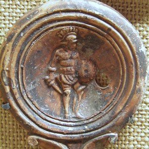 Лампа с гладиатором. Musée gallo-romain de Fourvière, Lyon. 1-2 век н.э.