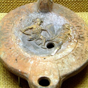 Лампа с гладиаторами. Musée gallo-romain de Fourvière, Lyon. 1-2 век н.э.