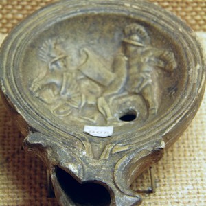 Лампа с гладиаторами. Musée gallo-romain de Fourvière, Lyon. 1-2 век н.э.