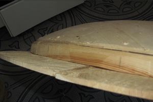 Неплотно примыкающий край линзы