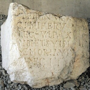 Надпись с упоминанием XXX Ulpi Victrix, найдена в городе Стара-Загора (Болгария).