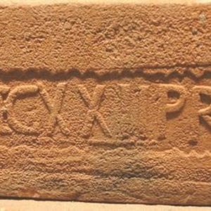Плитка Legio XXII Primigenia Pia Fidelis. Заальбургский музей, Австрия. I в.