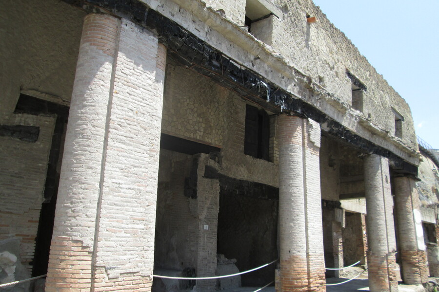 Carbonized wood in a building at Herculaneum, AD 79. Photo: Larry / Wikimedia Commons, CC BY 2.0.