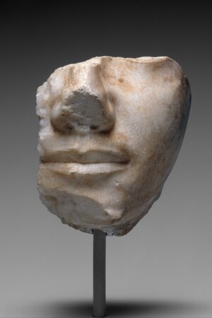 Фрагмент лица царя Хафры. IV династия, ок. 2520-2494 годов до н. э.; Metropolitan Museum of Art.