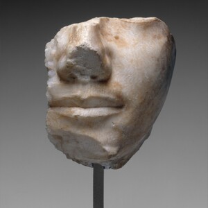 Фрагмент лица царя Хафры. IV династия, ок. 2520-2494 годов до н. э.; Metropolitan Museum of Art.