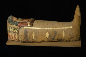 Мумия Артемидоры с расписной маской. Римский Египет, ок. 90-100 годов н. э.; Metropolitan Museum of Art.