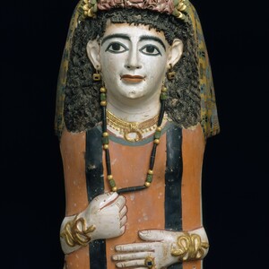 Мумийная маска женщины. Римский Египет, 60-70 годы н. э.; Metropolitan Museum of Art.