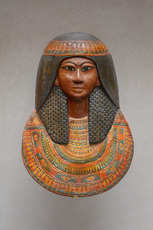 Мумийная маска Хонсу. XIX династия, ок. 1279-1213 годов до н. э.; Metropolitan Museum of Art.
