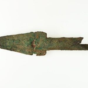 Spearhead of the late Middle Kingdom, Dynasties 12-13, bronze or copper alloy. Metropolitan Museum of Art.