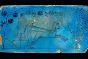 Фаянсовая табличка со сценой колесницы, время Тутмоса IV, XVIII династия. Metropolitan Museum of Art.