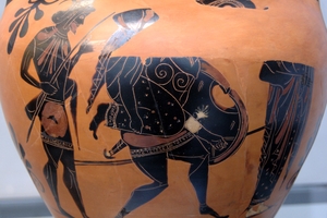 Flight from Troy: Aeneas carries Anchises. Attic black-figure amphora, around 510 BC; Staatliche Antikensammlungen, Munich.
