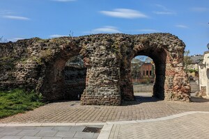 Balkerne Gate in Colchester: the western gateway of Roman Camulodunum and part of the town wall. Present state of the monument.