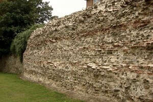 A section of the Roman town wall between Balkerne Gate and North Hill. The stone wall belongs to the rebuilding of the town after the Boudican revolt.