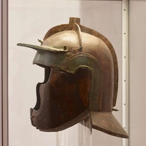Helmet of the Niederbiber type, Heddernheim subtype, preserved in the Archaeological Museum of Frankfurt, turn of the 2nd-3rd centuries AD, side view