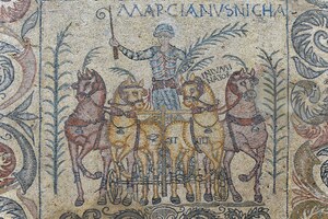 Мозаика с победившим возницей Марцианом на квадриге. IV век н.э.; Национальный музей римского искусства, Мерида.