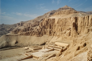 Deir el-Bahari: Hatshepsut's temple, the temple of Thutmose III and the temple of Mentuhotep II on the west bank of Thebes.