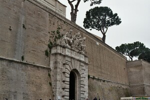 The entrance to the Vatican Museums by the Vatican wall; this is the beginning of the route toward the ancient collections.