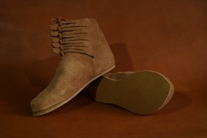 Sole and profile of the finished calceus.