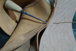 Assembly of the inner upper and seam check.