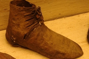 Finished calceus: lacing, toe and ankle shape.