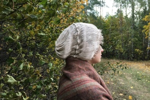 Reconstructed sprang cap in wear, side view.