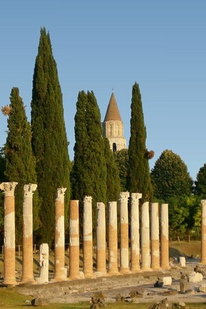 Аквилея: Udine aquileia2; общий вид или раскопанный участок, римский период, археологическая зона или музейный контекст.