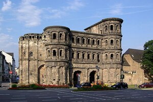 Трир / Augusta Treverorum: Trier Porta Nigra BW 1; общий вид или раскопанный участок, римский период, археологическая зона или музейный контекст.
