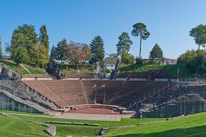 Augusta Raurica: Augusta Raurica - Theater2; общий вид или раскопанный участок, римский период, археологическая зона или музейный контекст.