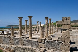 Баэло-Клаудия: Basílica Baelo 001; общий вид или раскопанный участок, римский период, археологическая зона или музейный контекст.