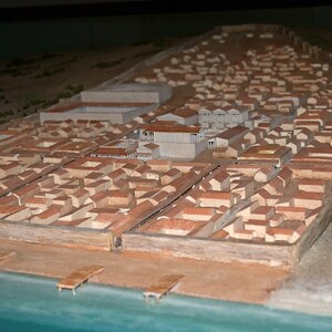 Баэло-Клаудия: Maqueta Baelo Claudia 01; визуальный источник по памятнику, римский период, археологическая зона или музейный контекст.
