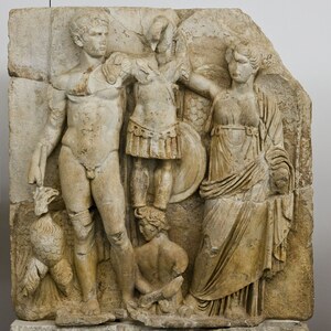 Афродисиада: Augustus and Victory - Aphrodisias; визуальный источник по памятнику, римский период, археологическая зона или музейный контекст.