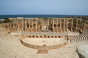 Лептис-Магна: Leptis Magna Theatre; визуальный источник по памятнику, римский период, археологическая зона или музейный контекст.