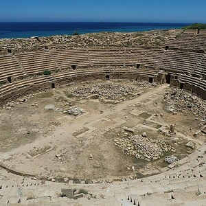Leptis Magna: Leptis Magna amphitheatre - panoramio; visual evidence for the site, Roman period, archaeological site or museum context.
